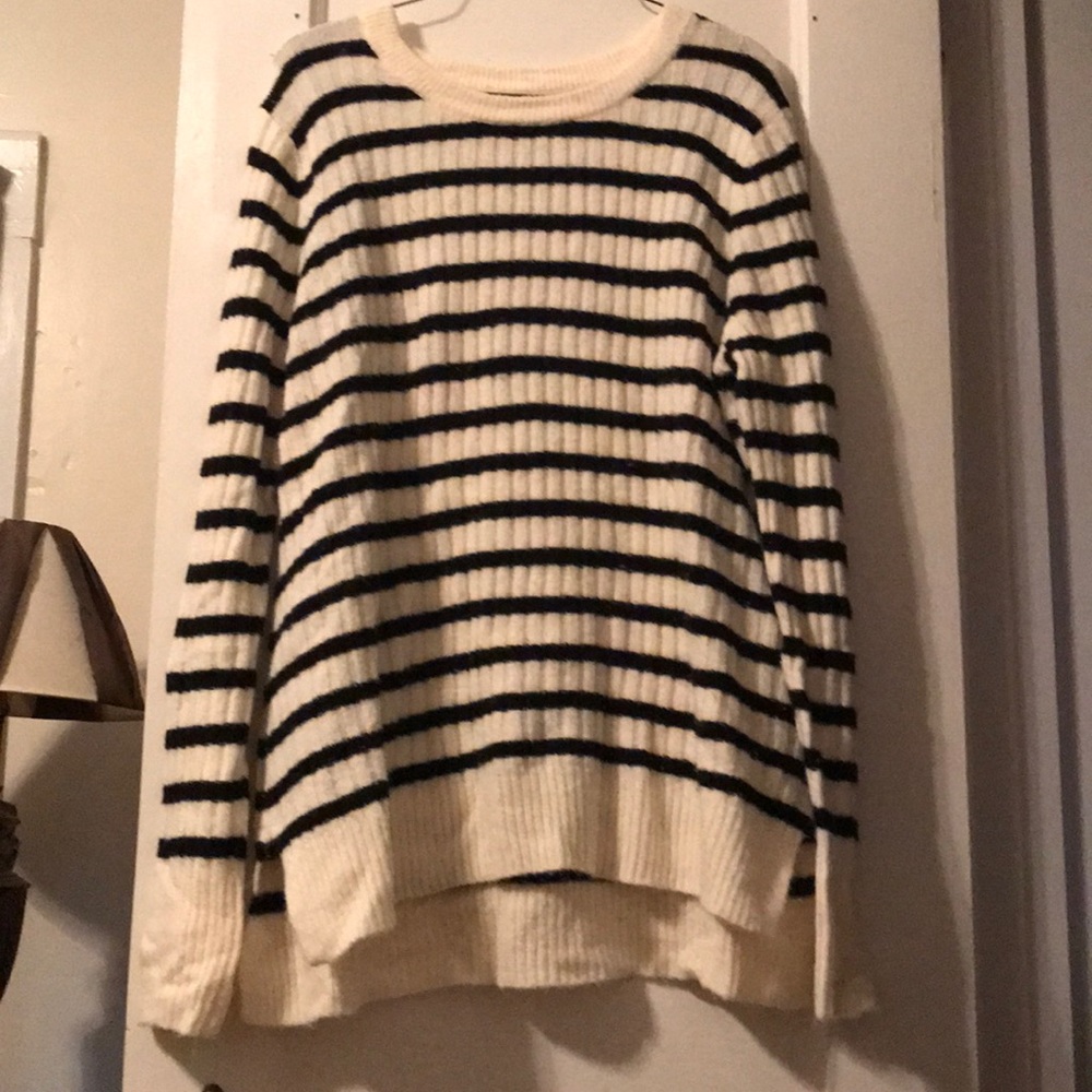 Old Navy Sweater size Lg